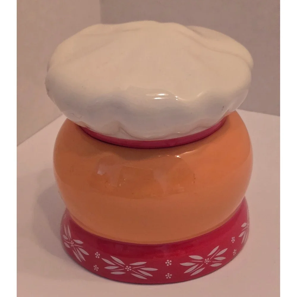 Temptations by Tara Seasonal‎ 8 OZ Ceramic Jar Chef Reindeer Orange Red White
